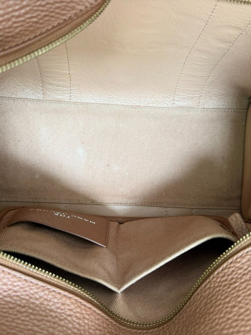 Marc Jacobs Leather Medium The Tote Bag (Argan Oil) - Picture 4 of 10